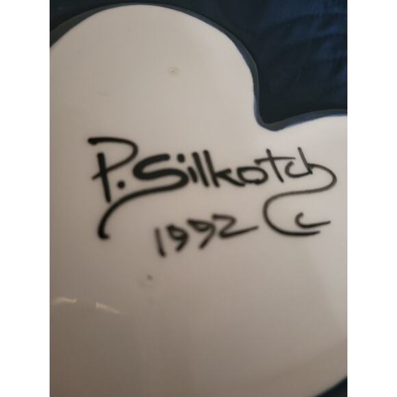 Heart Shape Bowl by P Silkotch Hand Painted Royal Blue Pink Tulip 1992 Signed - Picture 5 of 8